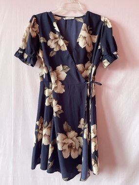 MOD REF Floral Wrap Midi Dress 🌿🤍💫